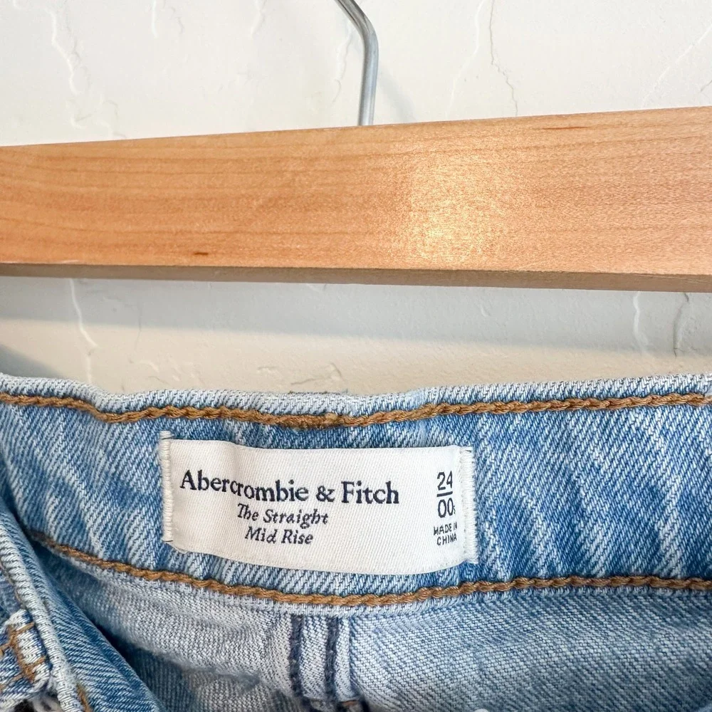 Abercrombie | The Straight Leg Mid Rise Stretch Denim Cotton Jean in Medium Wash